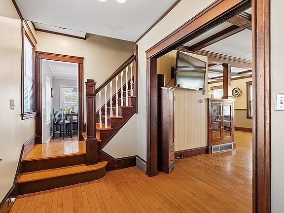 5th image of 120 Groveland St