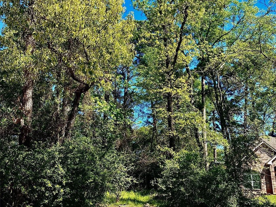 2nd image of 3015 Chaucer Dr