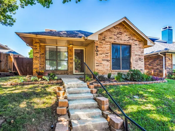 705 Red Oak Dr, Lewisville, TX 75067