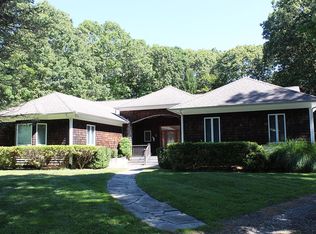 1 Country Club Dr, Shelter Island Heights, NY 11964