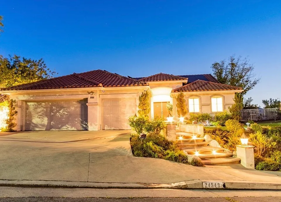 24543 Stonegate Dr