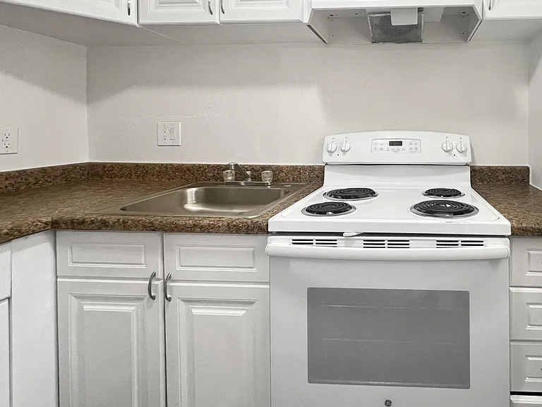 Ethan Apartments — Photo 36
