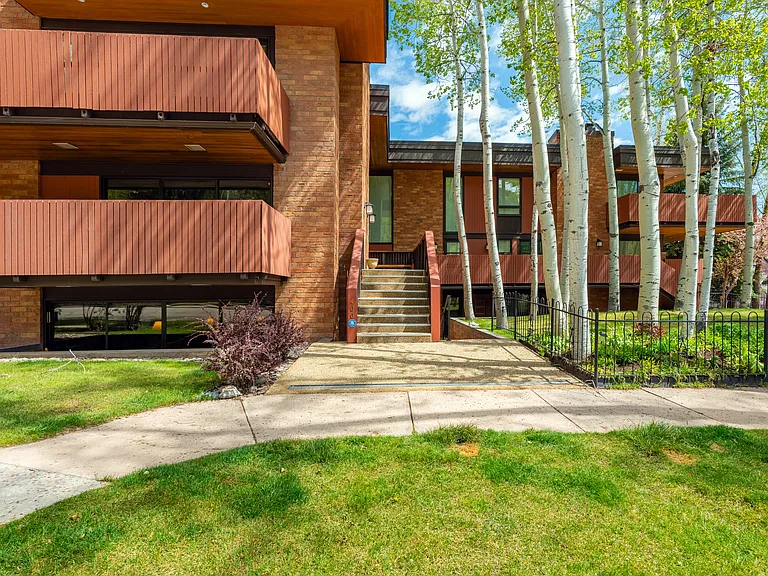 400 W Hopkins Ave #5 — Photo 20