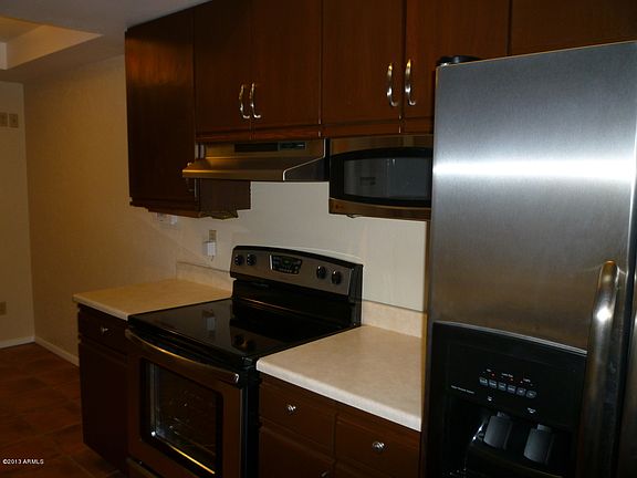 3rd image of 1016 E Laguna Dr