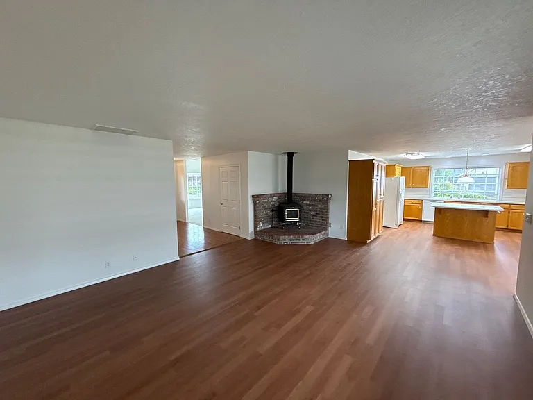 191 McLaughlin Dr — Photo 10