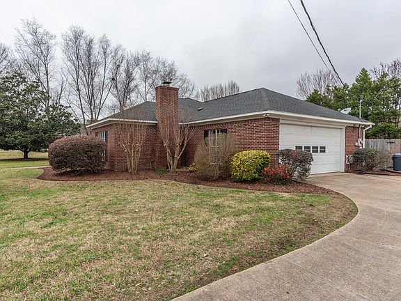 2nd image of 102 Gardenia Dr