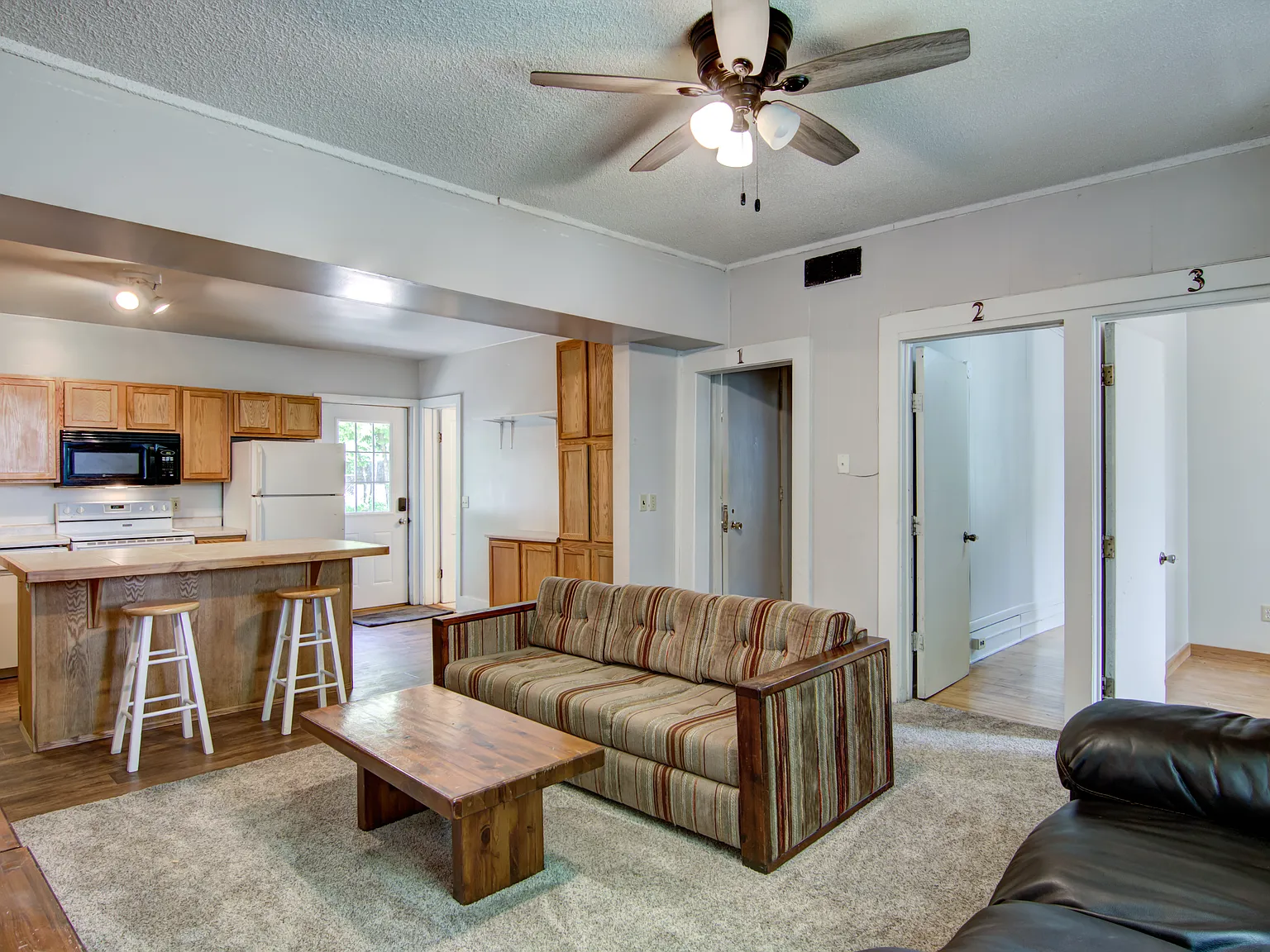 7 bed, 1500 sqft, $2,380 — Photo 3