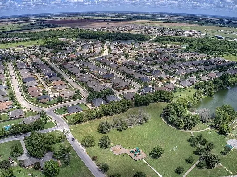 309 Midnight Dr — Photo 38