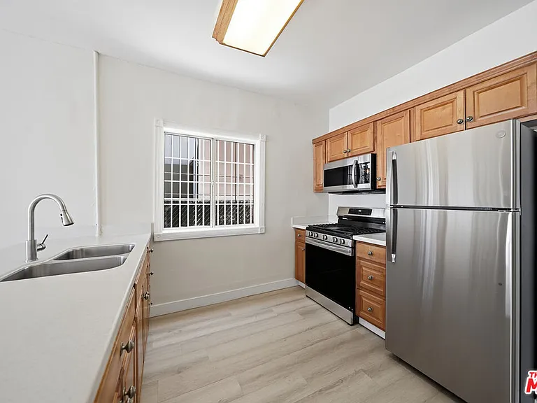 5754 Melrose Ave — Photo 4