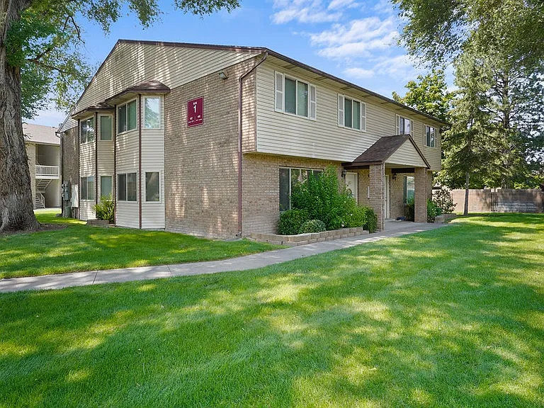 Mallard Crossing Apartments — Photo 17