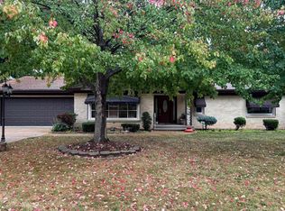 1461 Williamsburg Rd, Rockford, IL 61107