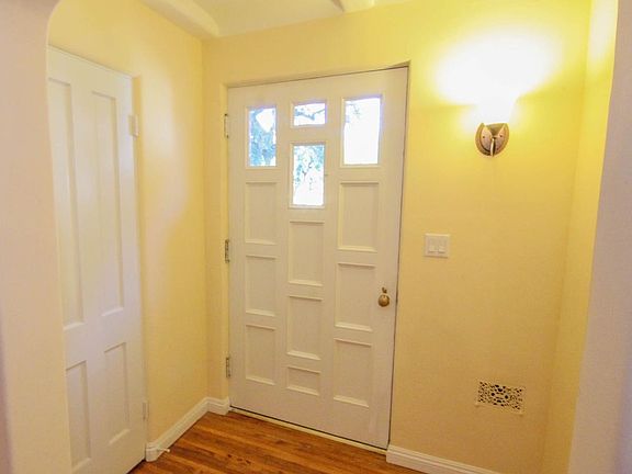 2nd image of 2415 S Oak Knoll Ave