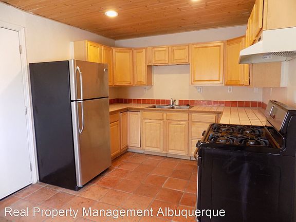 4th image of 614 Claremont Ave NW