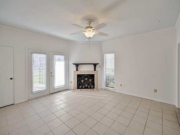 5th image of 3113 Sondra Dr APT 201