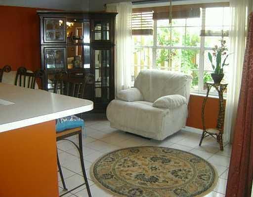 4th image of 425 Somerset Way