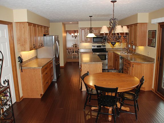 Also has walk in pantry