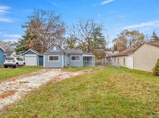 1935 Maddy Ln, Keego Harbor, MI 48320