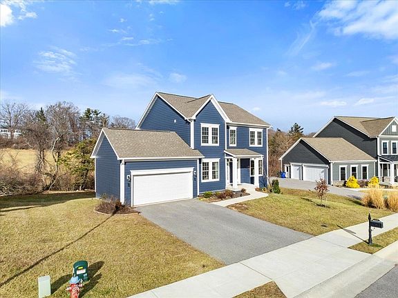 3rd image of 820 Jefferson Cir
