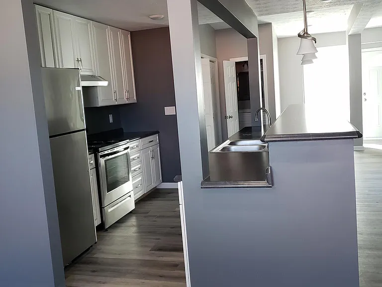 438 E Beecher St — Photo 5