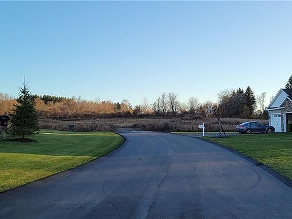 3rd image of 20 S Meadow Dr