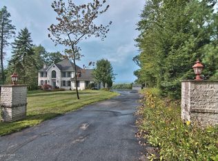 111 Crossridge Ct, Saylorsburg, PA 18353