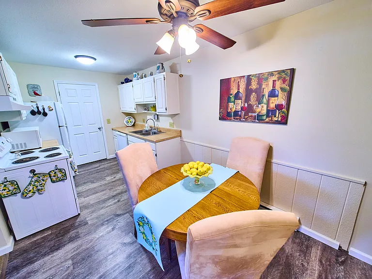 Heathbriar Apartments — Photo 6