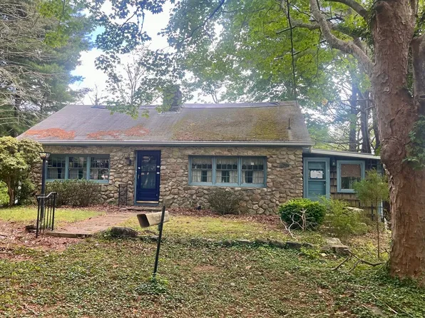 28 Indian Neck Rd, Wareham, MA 02571