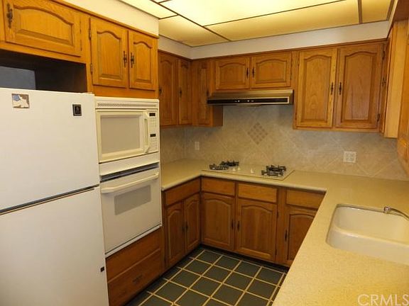 3rd image of 16247 Oregon Ave