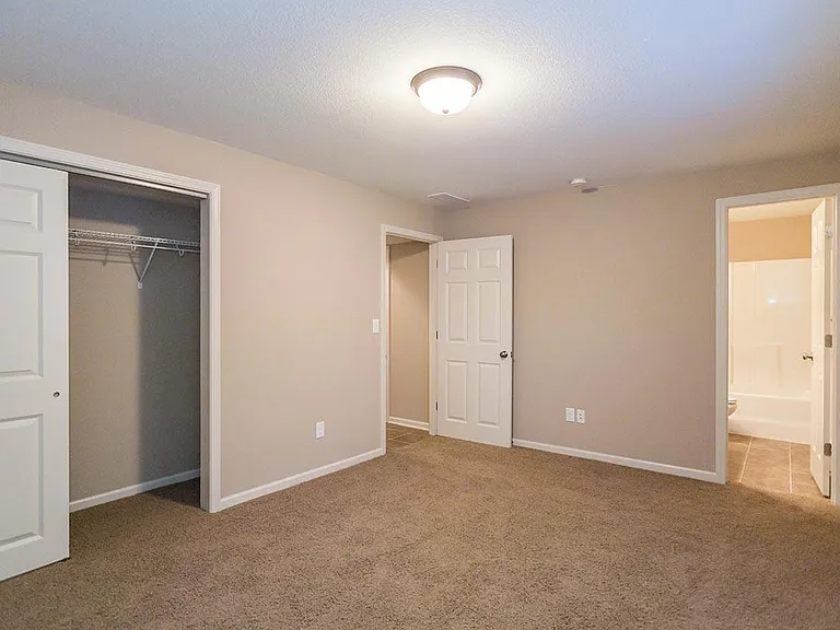 Parkway Oaks Townhomes and Duplexes — Photo 58