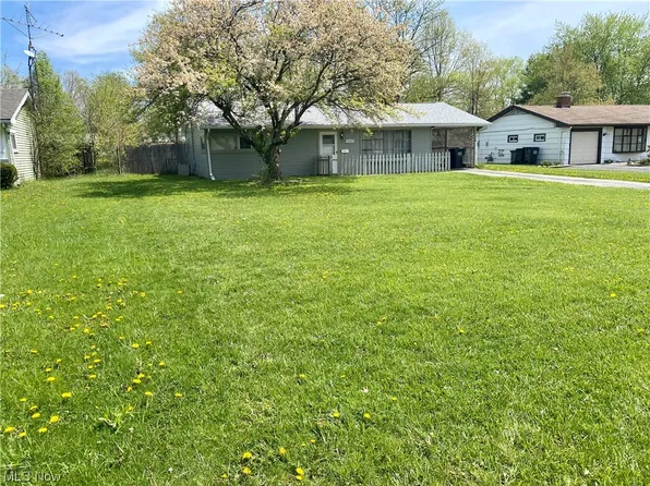 2445 Redgate Ln, Youngstown, OH 44511