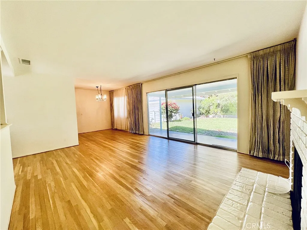 4 bed, 1535 sqft, $4,450 — Photo 2