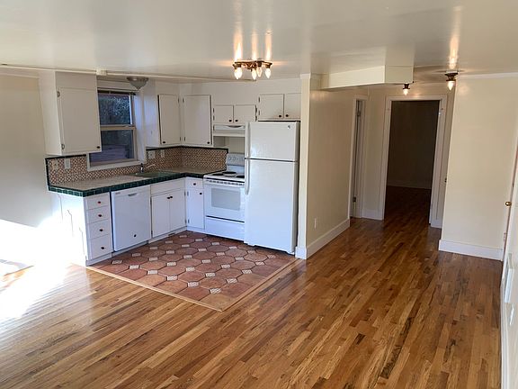 3rd image of 630 NE Lawrence Ave #4B