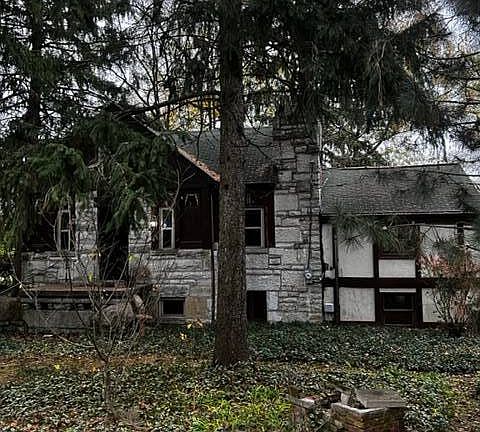 4th image of 4514 Burkhardt Ave
