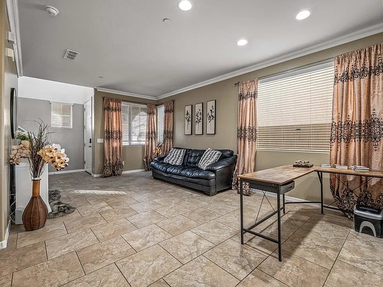 12025 W Polk St — Photo 10