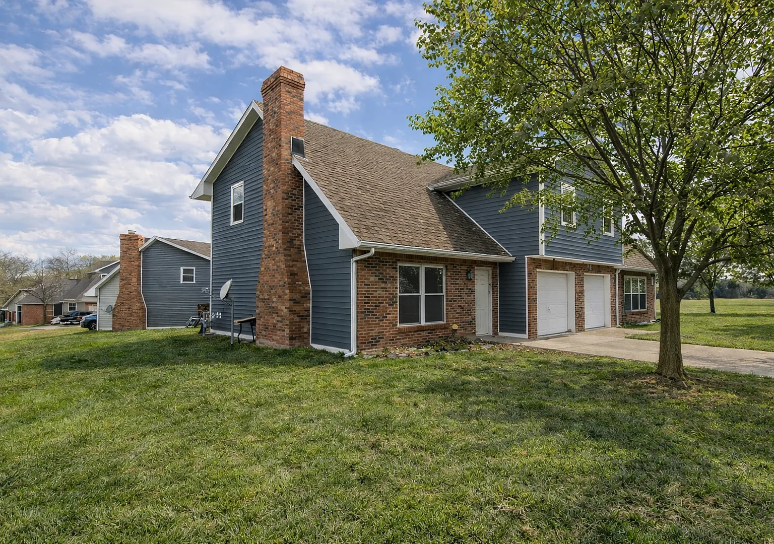 Large 3 bedroom Duplex — Photo 2