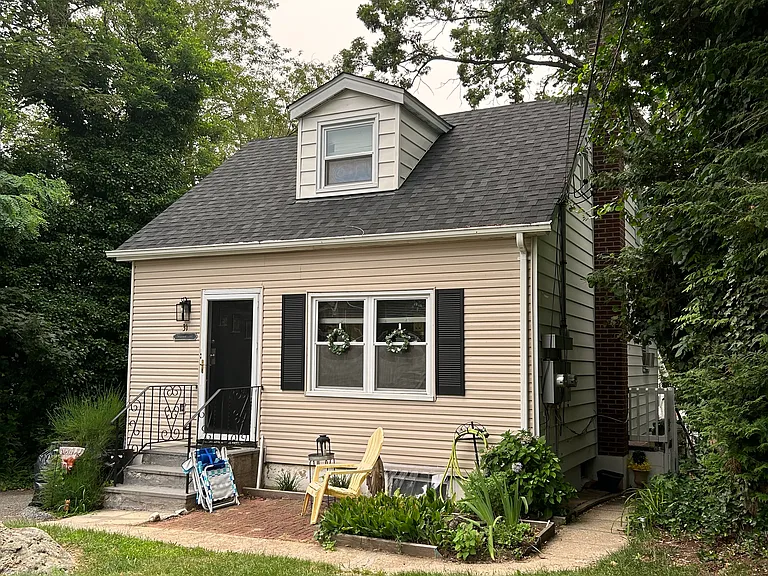 31 Brightwaters Dr #B — Photo 1