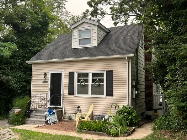 31 Brightwaters Dr #B, Sound Beach, NY 11789