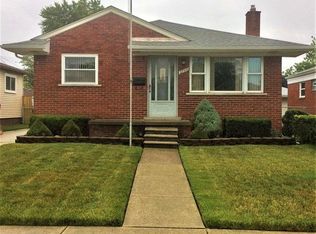 27516 Grant St, Saint Clair Shores, MI 48081