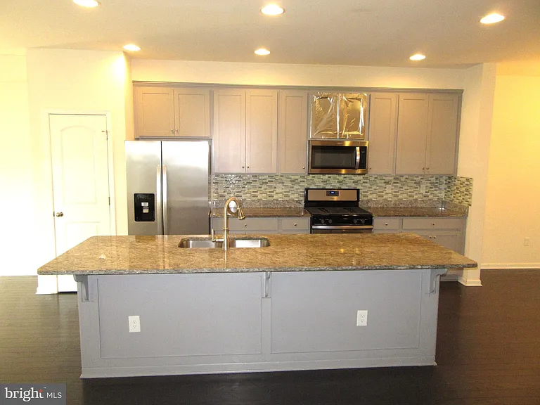 532 Liam Pl — Photo 2