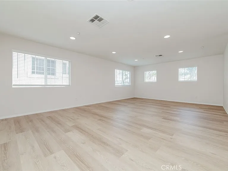 16432 Landmark Dr — Photo 26