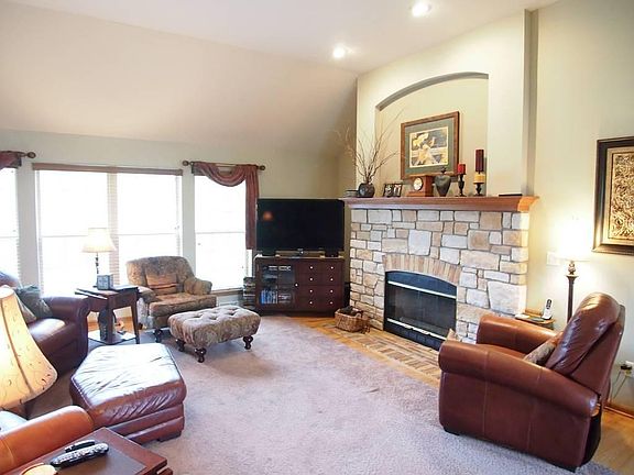4th image of 966 Grandview Ct