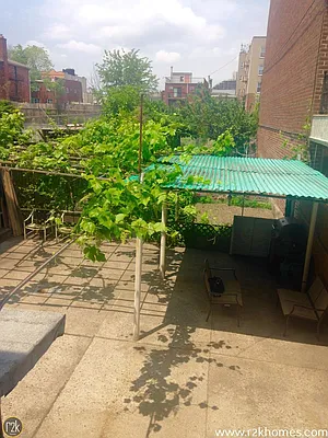 Rented by Realty 2000 Corp | media 11