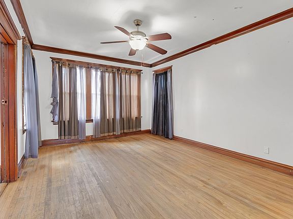 2nd image of 5543 W Drummond Pl