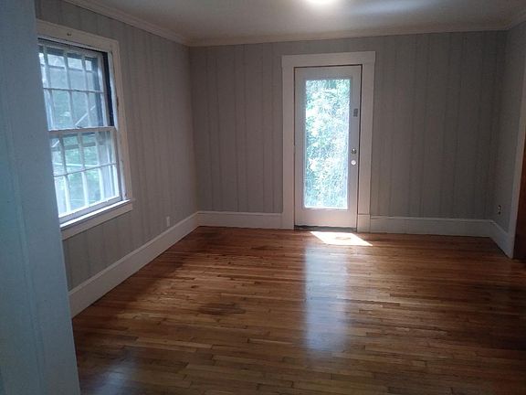 Dining room opens to deck