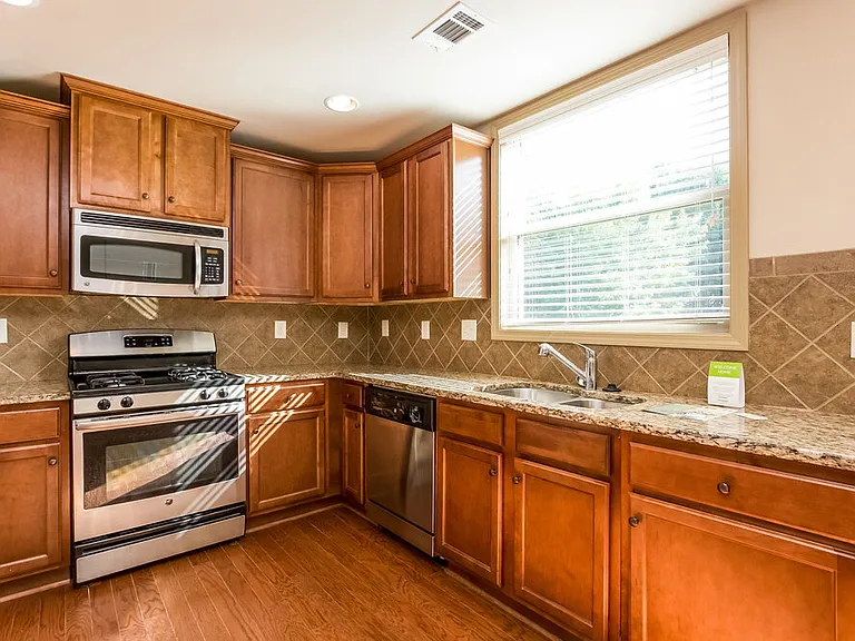 3336 Montauk Hill Dr — Photo 7