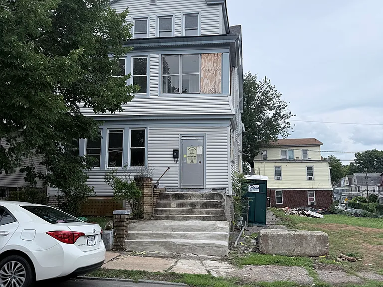78-80 Huntington Ter #C — Photo 32