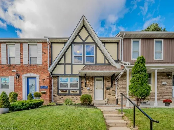 2228 Upper Middle Rd #3, Burlington, ON L7P 2Z9