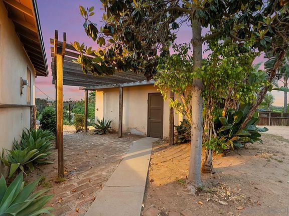 5th image of 10765 Lupin Way