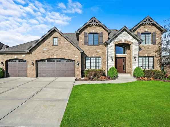 12384 Thornberry Dr, Lemont, IL 60439