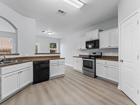4th image of 17118 Common Point Dr